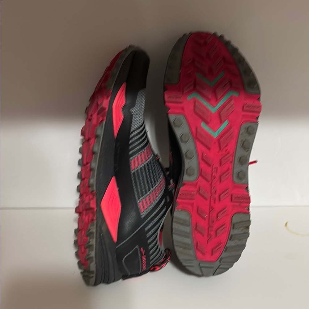 Brooks Woman’s gray and pink Running Shoes - Picture 2 of 4